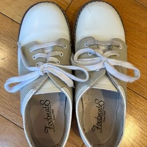 Footmates Boys Tan/White Saddle Oxfords 11.5 Wide Easter Spring shoes